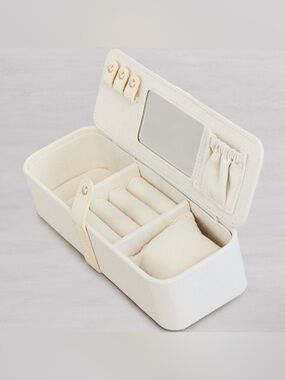 BEIS - The Jewelry Case in Beige